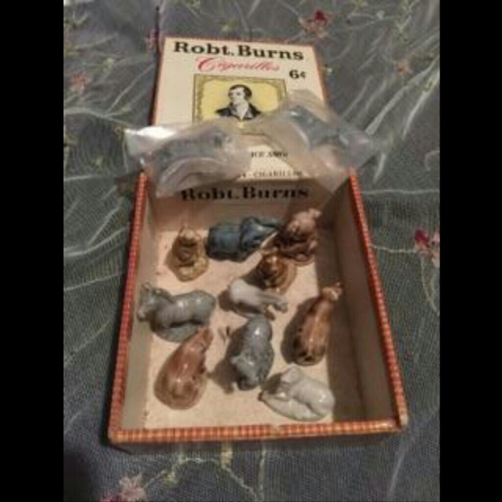 12 vintage wade England rose tea figurines